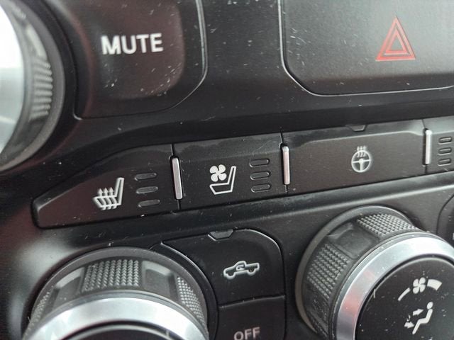 2020 RAM 1500 Laramie Crew Cab 4x4 5'7" Box