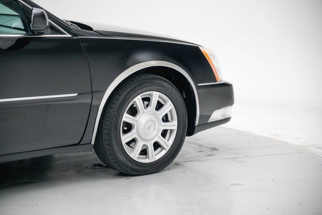 2011 Cadillac DTS Base