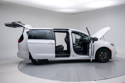 2024 Chrysler Pacifica Hybrid S Appearance Pkg