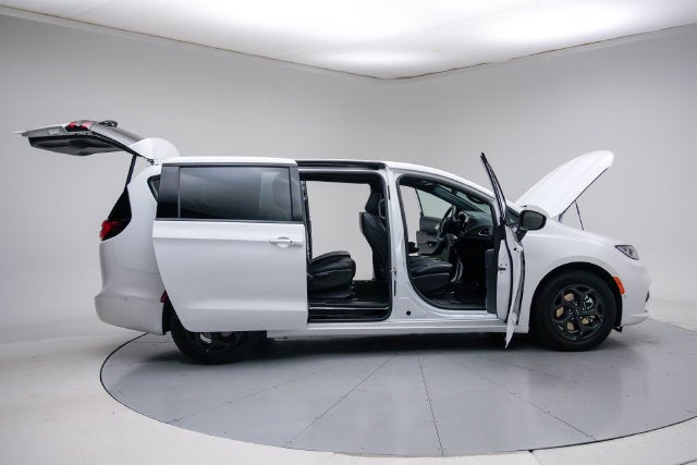 2024 Chrysler Pacifica Hybrid S Appearance Pkg