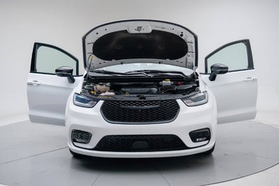 2024 Chrysler Pacifica Hybrid S Appearance Pkg