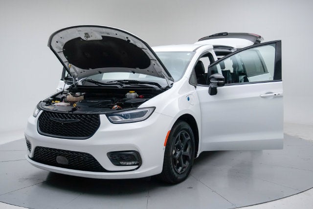 2024 Chrysler Pacifica Hybrid S Appearance Pkg