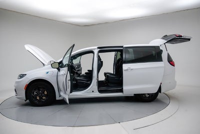 2024 Chrysler Pacifica Hybrid S Appearance Pkg