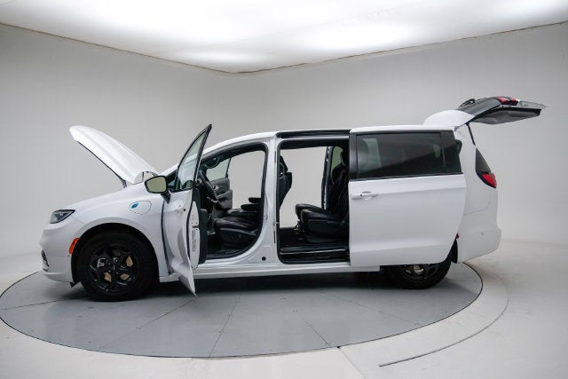 2024 Chrysler Pacifica Hybrid S Appearance Pkg
