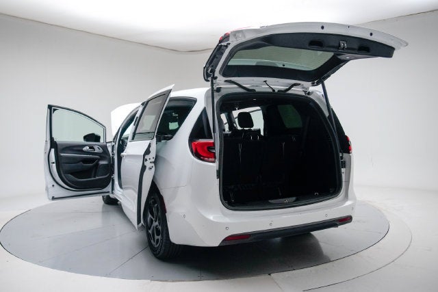 2024 Chrysler Pacifica Hybrid S Appearance Pkg