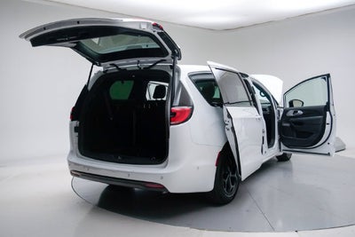2024 Chrysler Pacifica Hybrid S Appearance Pkg