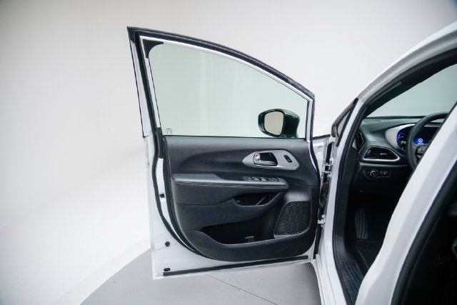 2024 Chrysler Pacifica Hybrid S Appearance Pkg