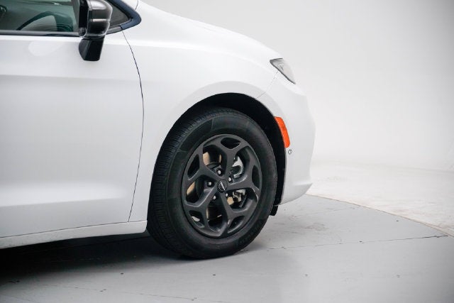 2024 Chrysler Pacifica Hybrid S Appearance Pkg