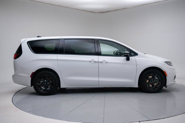 2024 Chrysler Pacifica Hybrid S Appearance Pkg