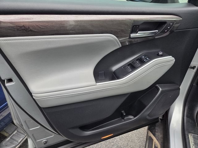 2021 Toyota Highlander Hybrid Platinum