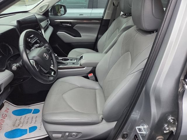 2021 Toyota Highlander Hybrid Platinum