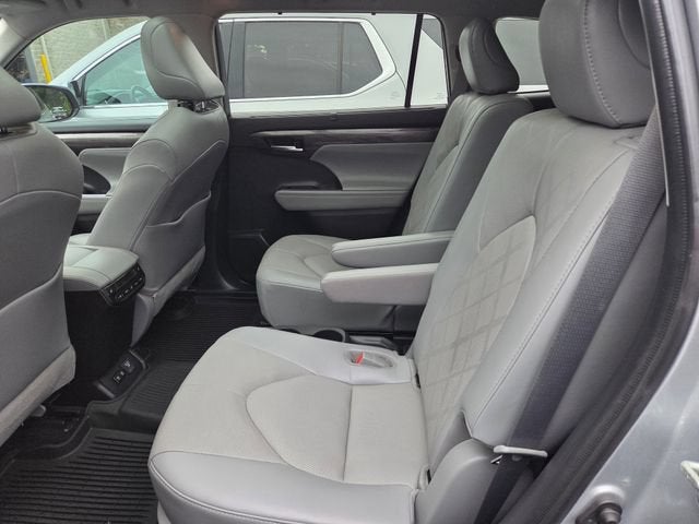 2021 Toyota Highlander Hybrid Platinum