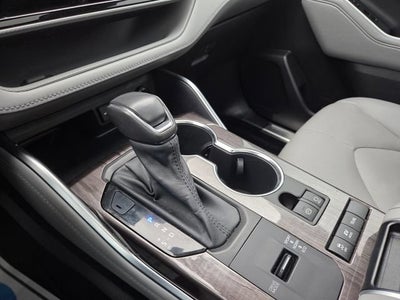 2021 Toyota Highlander Hybrid Platinum