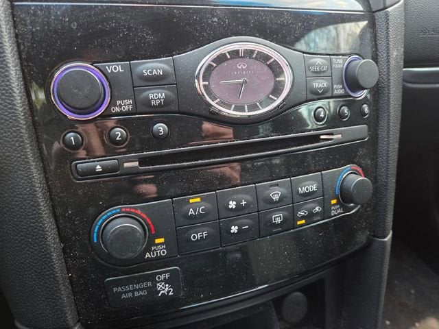 2017 INFINITI QX70 Base