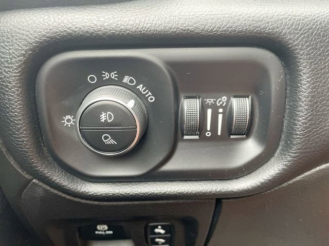 2019 RAM 1500 Big Horn/Lone Star Crew Cab 4x4 5'7" Box