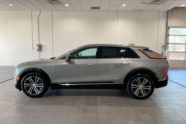2024 Cadillac LYRIQ Luxury 1