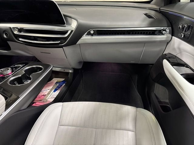 2024 Cadillac LYRIQ Luxury 1