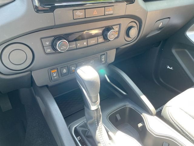 2024 Nissan Frontier Crew Cab SL 4x2