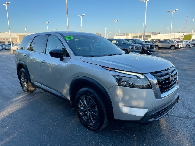 2025 Nissan Pathfinder S