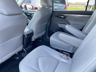 2025 Toyota Highlander Platinum