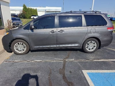 2012 Toyota Sienna XLE V6 8 Passenger