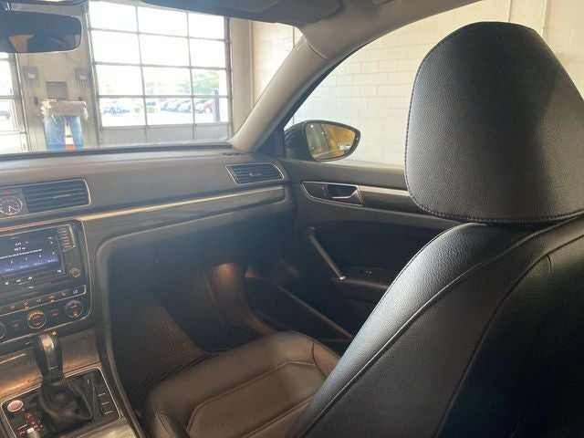 2017 Volkswagen Passat 1.8T SE w/Technology