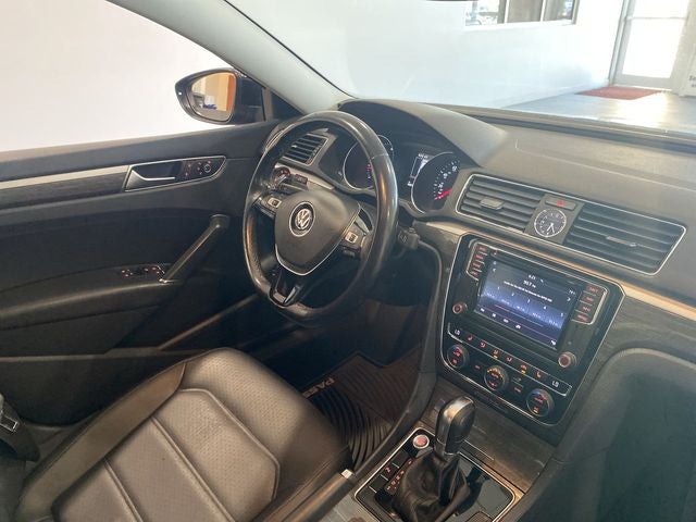 2017 Volkswagen Passat 1.8T SE w/Technology
