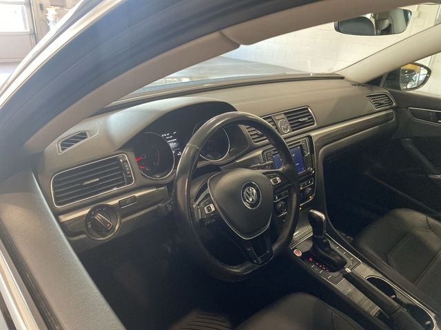 2017 Volkswagen Passat 1.8T SE w/Technology