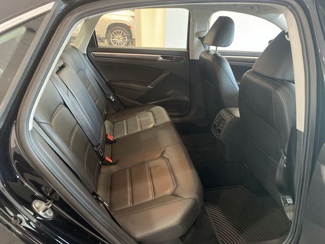 2017 Volkswagen Passat 1.8T SE w/Technology