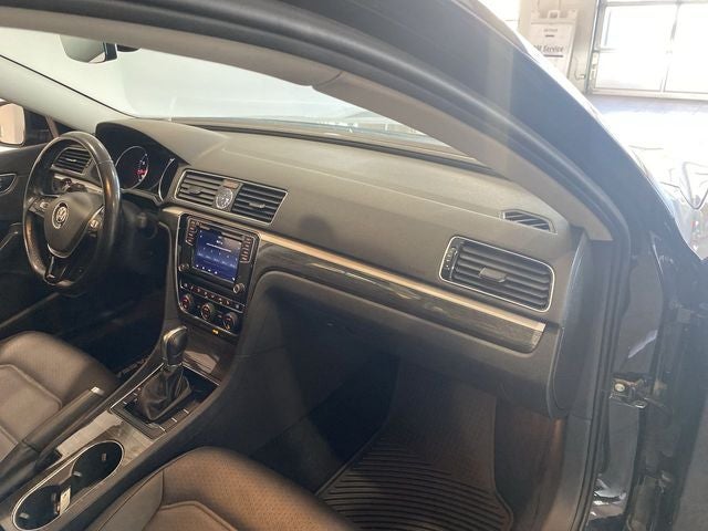 2017 Volkswagen Passat 1.8T SE w/Technology