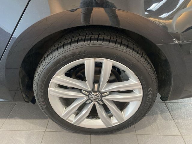 2017 Volkswagen Passat 1.8T SE w/Technology
