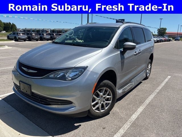 2020 Chrysler Voyager LXI's photo
