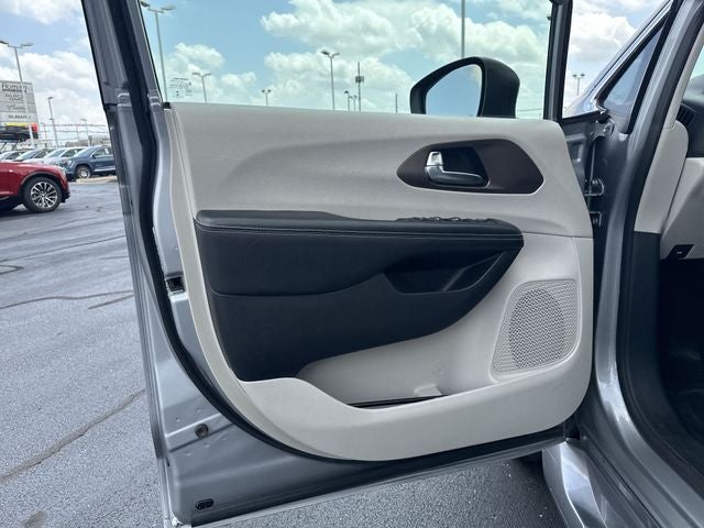 2020 Chrysler Voyager LXI Mobility