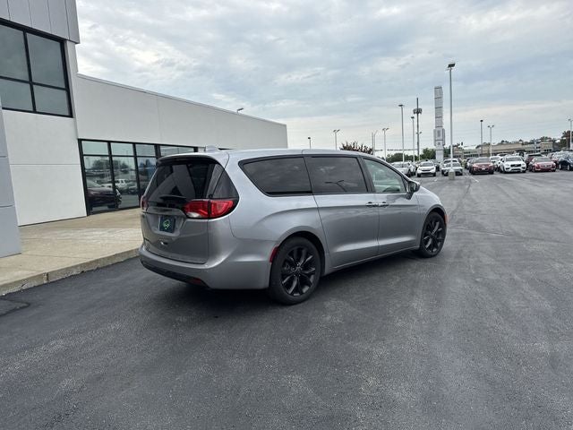 2020 Chrysler Pacifica Touring