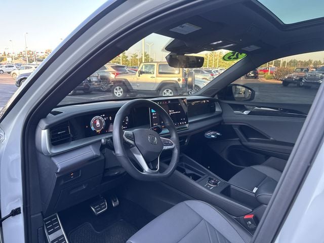 2025 Volkswagen Tiguan 2.0T SE R-Line Black