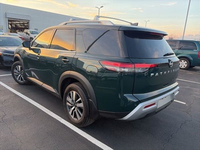 2024 Nissan Pathfinder SL