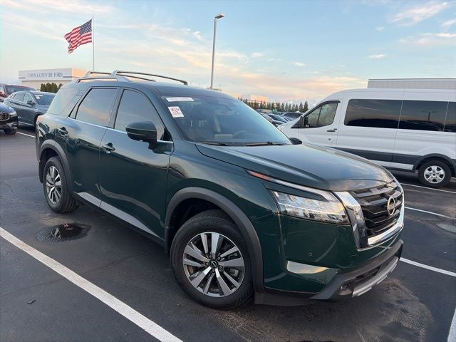 2024 Nissan Pathfinder SL