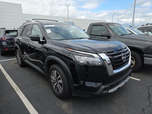 2025 Nissan Pathfinder SL