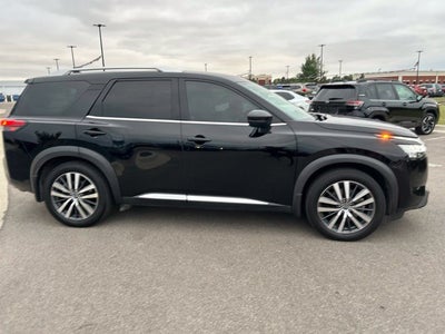 2022 Nissan Pathfinder Platinum
