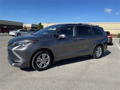 2023 Toyota Sienna Platinum 7 Passenger