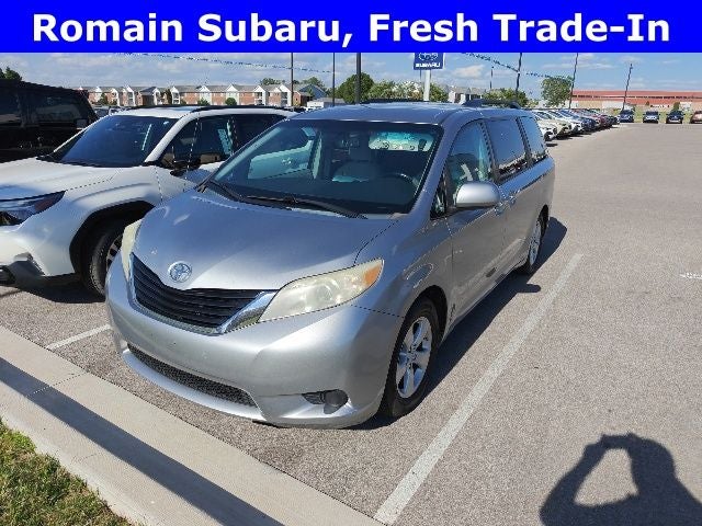 2012 Toyota Sienna LE V6 8-Passenger's photo