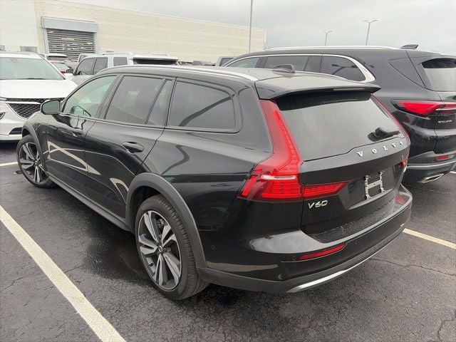 2025 Volvo V60 Cross Country B5 Plus