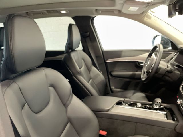 2025 Volvo XC90 B5 Core