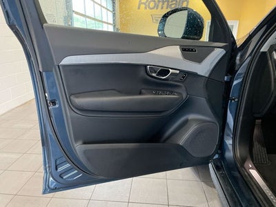 2025 Volvo XC90 B5 Core