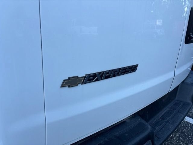 2025 Chevrolet Express Cargo WT