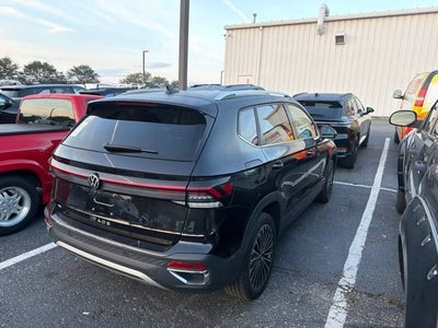 2025 Volkswagen Taos SE