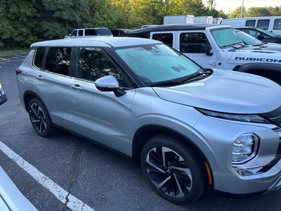 2024 Mitsubishi Outlander SE
