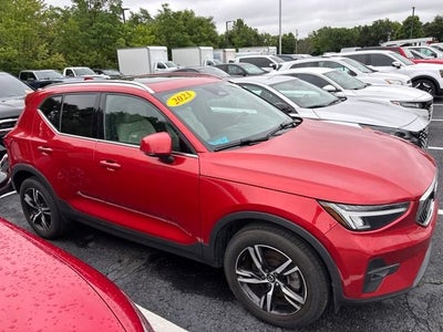 2023 Volvo XC40 Plus Bright Theme